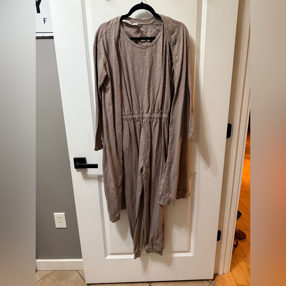 ✨NWOT Three Bird Nest Set To Go Jumpsuit & Cardigan Set - Picture 4 of 6